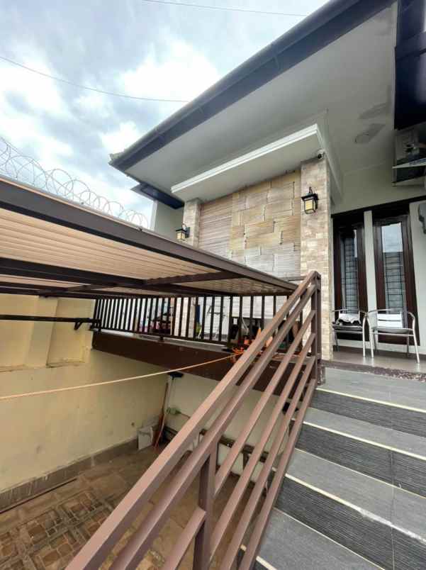 dijual rumah pamoyanan