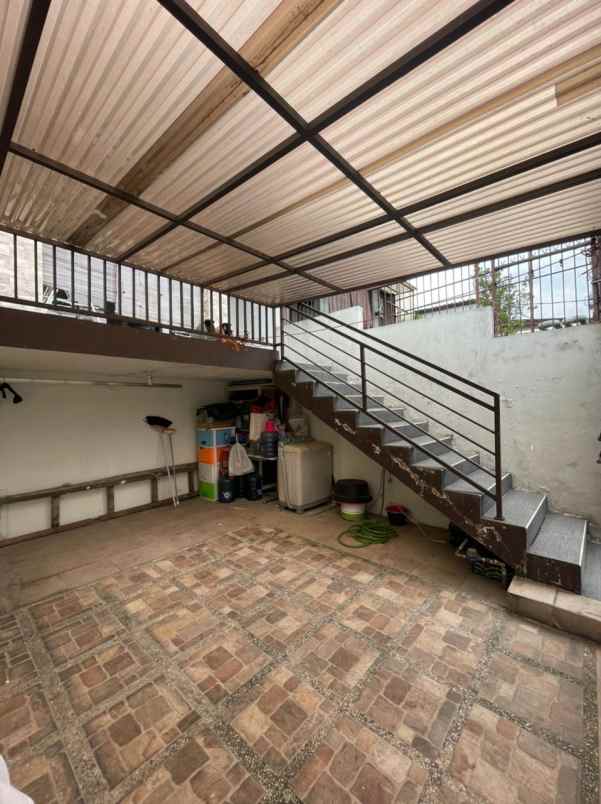 dijual rumah pamoyanan