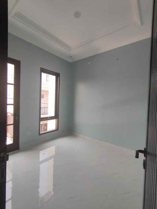 dijual rumah pancoran mas