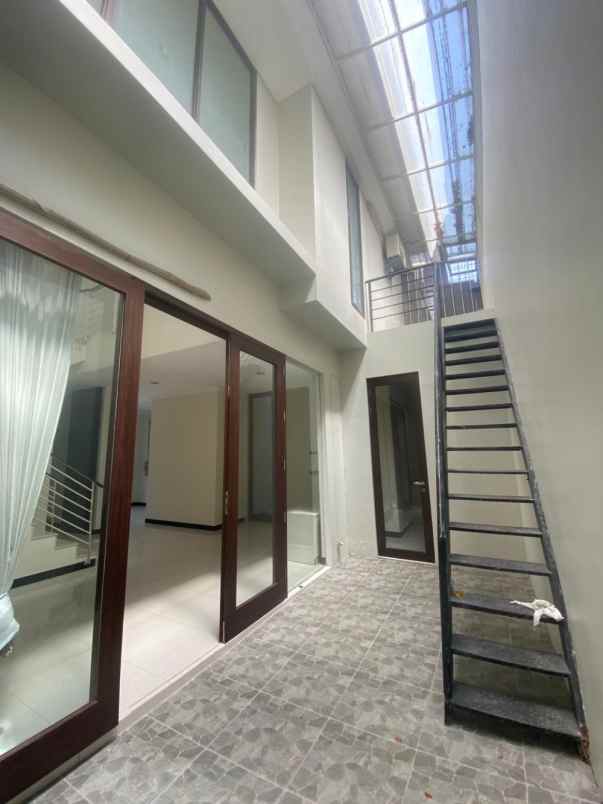 dijual rumah pantai mentari