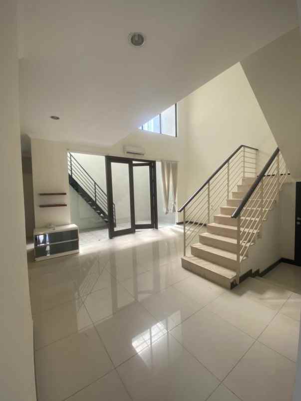 dijual rumah pantai mentari