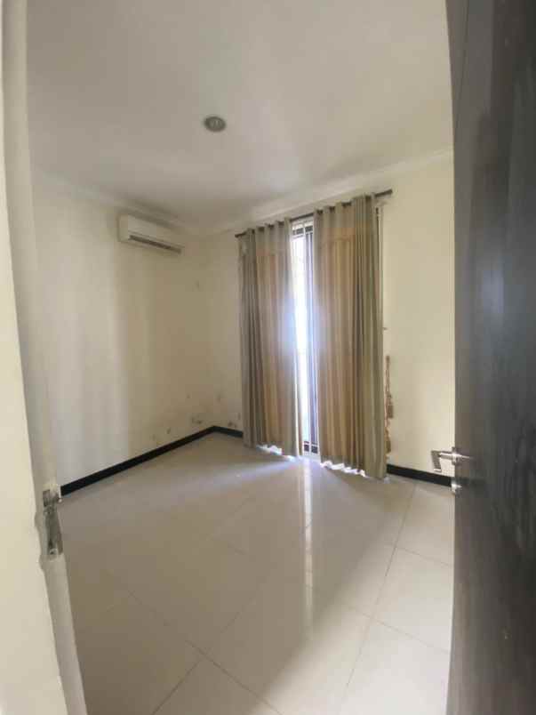 dijual rumah pantai mentari