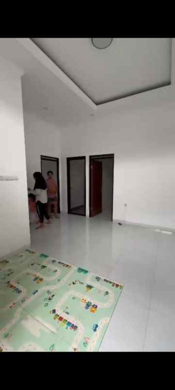 dijual rumah perum bukit petro sawangan