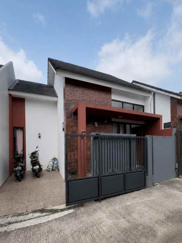 dijual rumah perum bukit petro sawangan