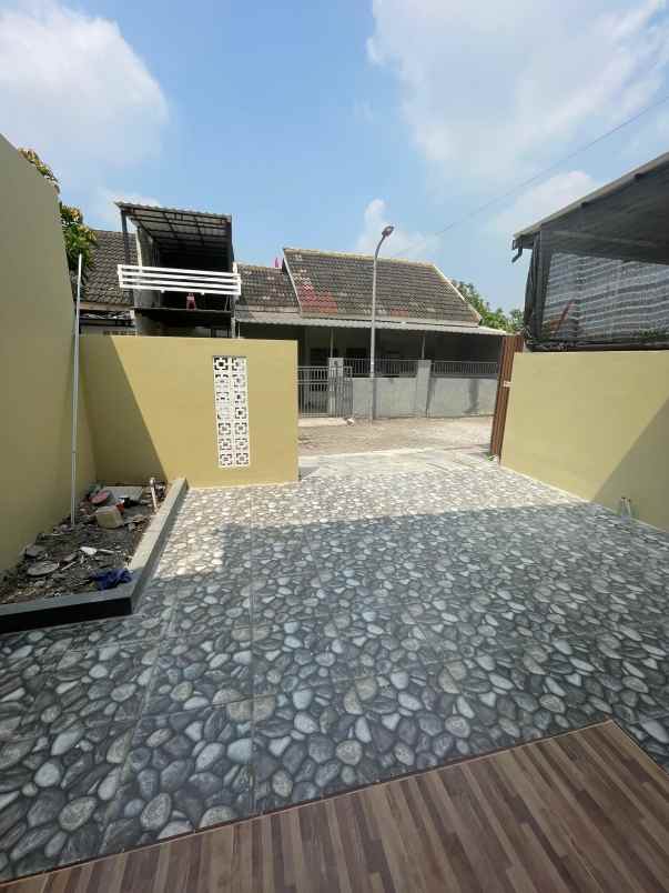 dijual rumah perum pondok menggala