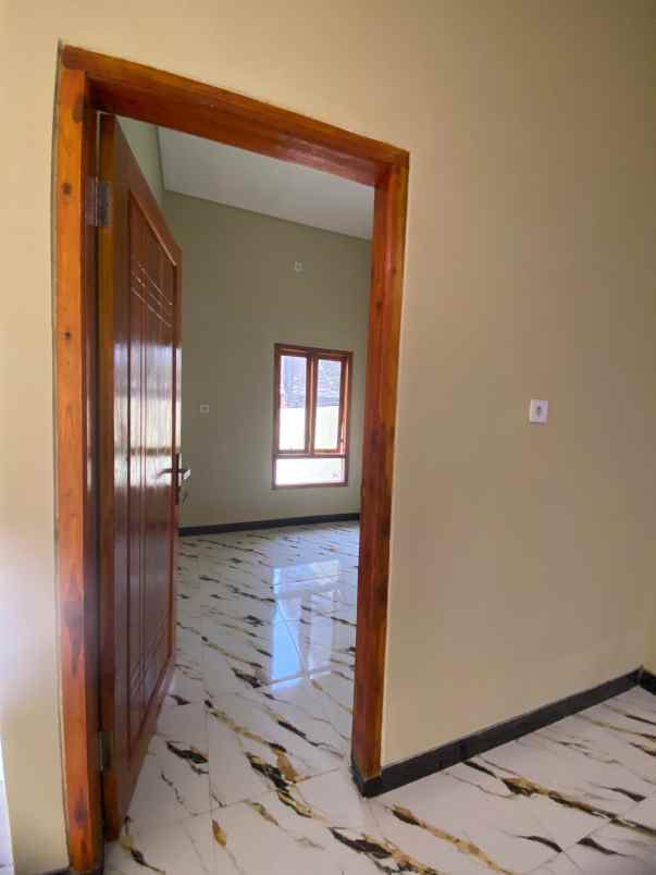 dijual rumah perum pondok menggala