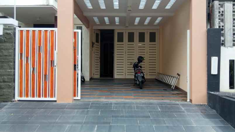 dijual rumah perumahan gayungkebonsari