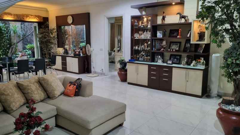 dijual rumah perumahan regency 21