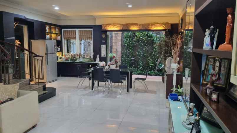 dijual rumah perumahan regency 21