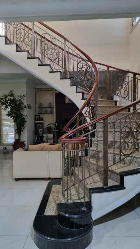 dijual rumah perumahan regency 21