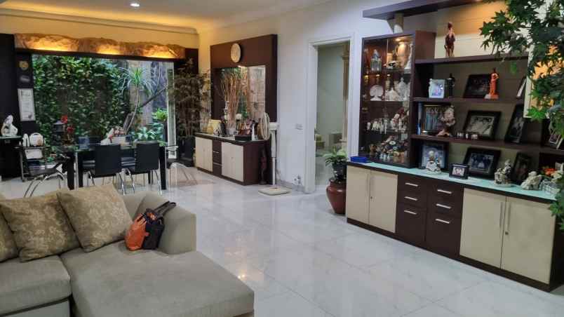 dijual rumah perumahan regency 21