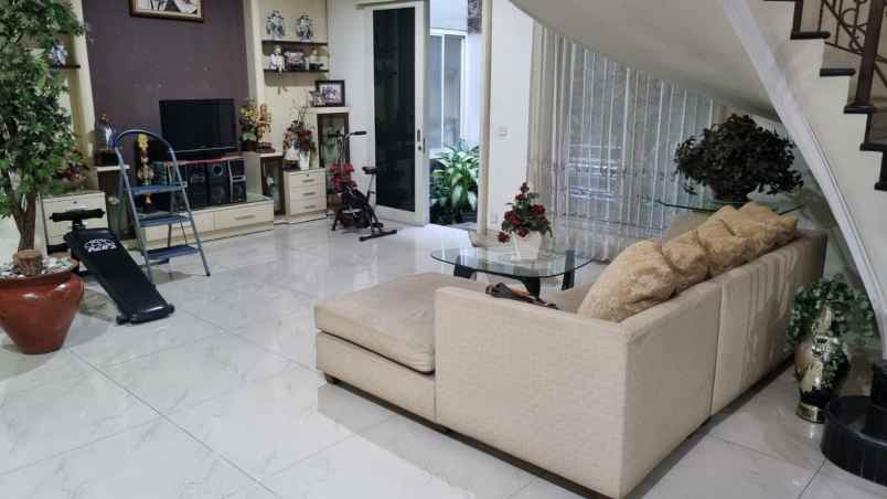 dijual rumah perumahan regency 21