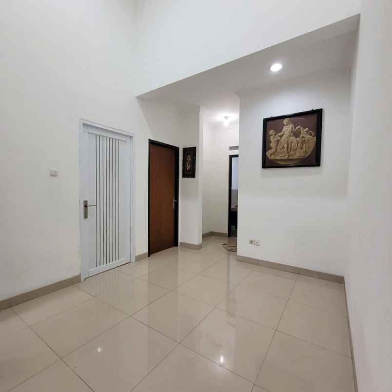 dijual rumah perumahan sawangan