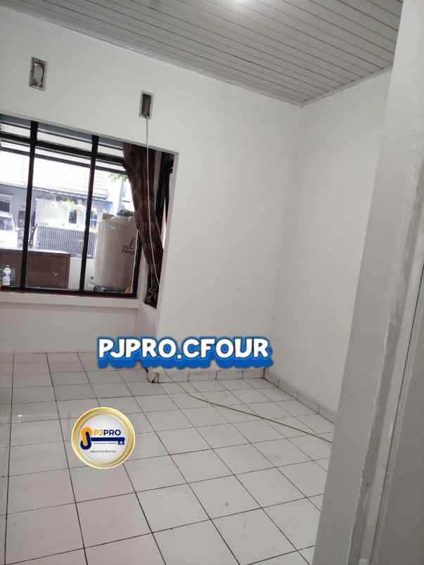 dijual rumah perumahan taman sentosa