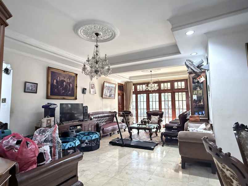 dijual rumah pinggir jalan di cipayung jakarta timur