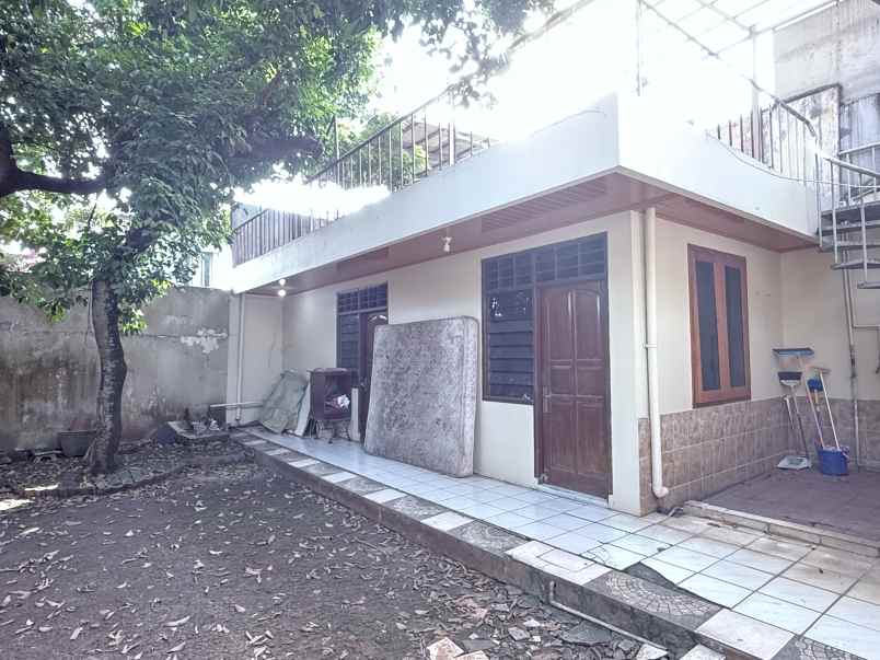 dijual rumah pinggir jalan di cipayung jakarta timur