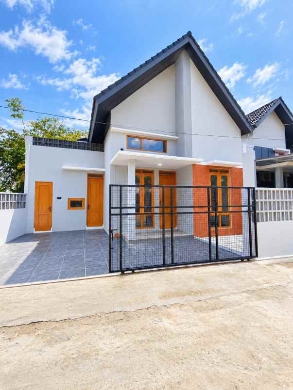 dijual rumah pleret