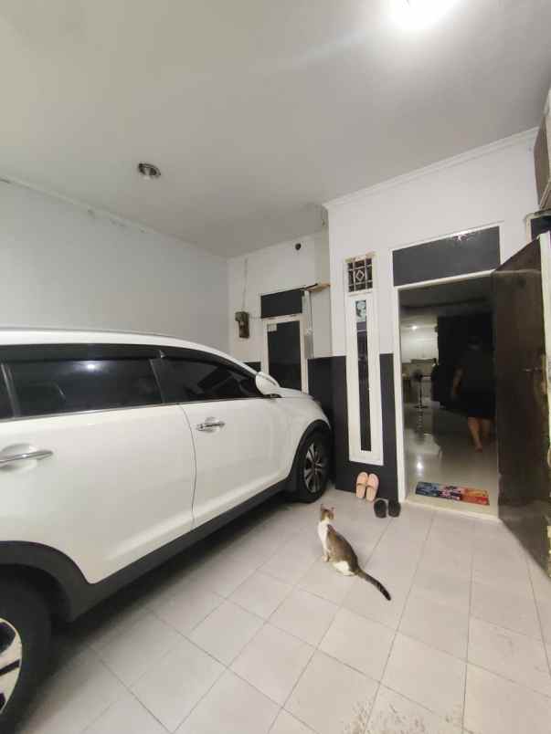 dijual rumah pondok kelapa