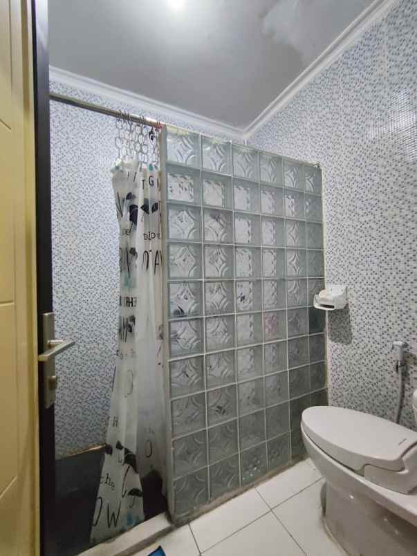 dijual rumah pondok kelapa