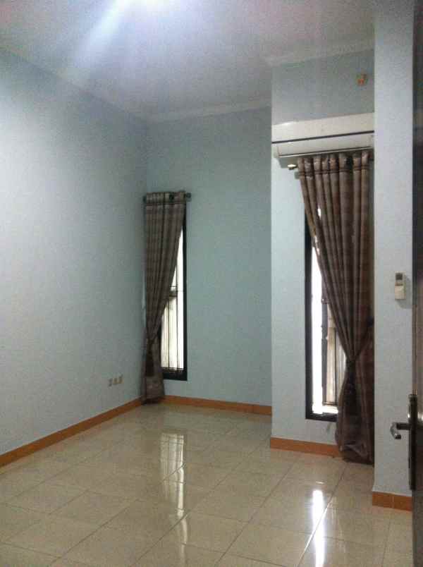 dijual rumah pondok kelapa jakarta