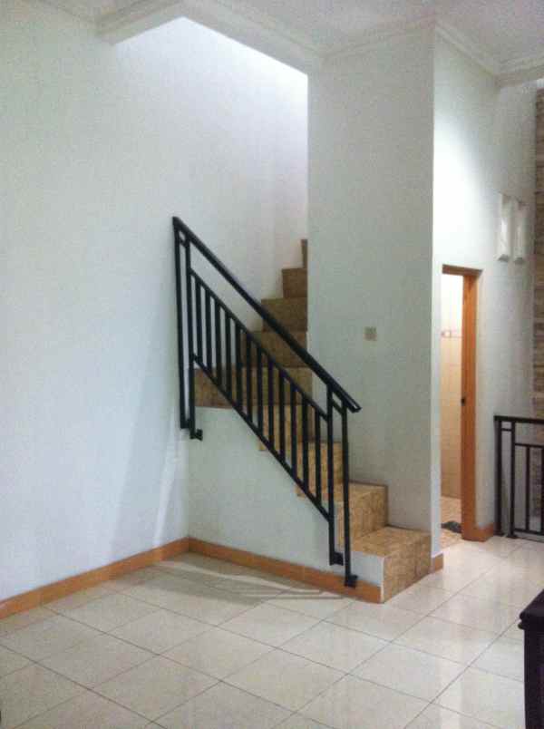 dijual rumah pondok kelapa jakarta