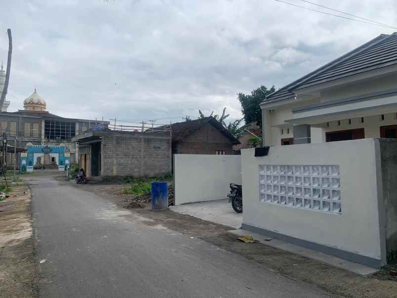 dijual rumah potorono