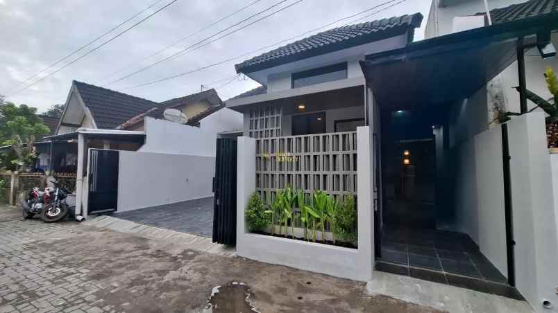 dijual rumah purwomartani