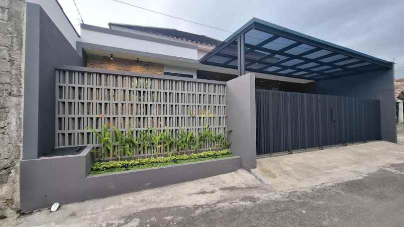 dijual rumah purwomartani kec kalasan