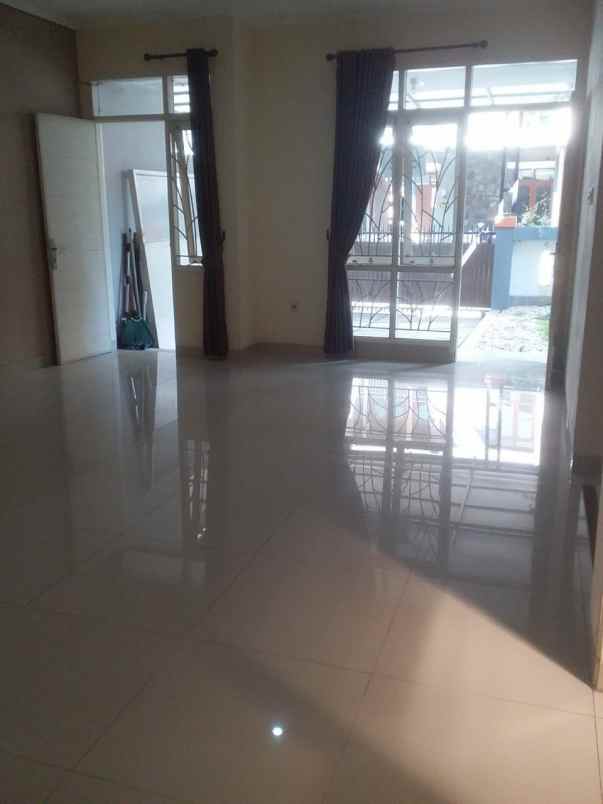 dijual rumah rancabolang