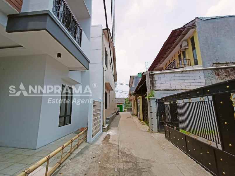 dijual rumah ratujaya