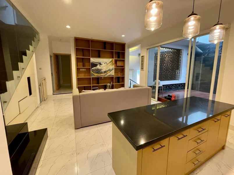 dijual rumah rawamangun