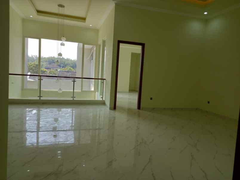 dijual rumah raya greenwood golf araya