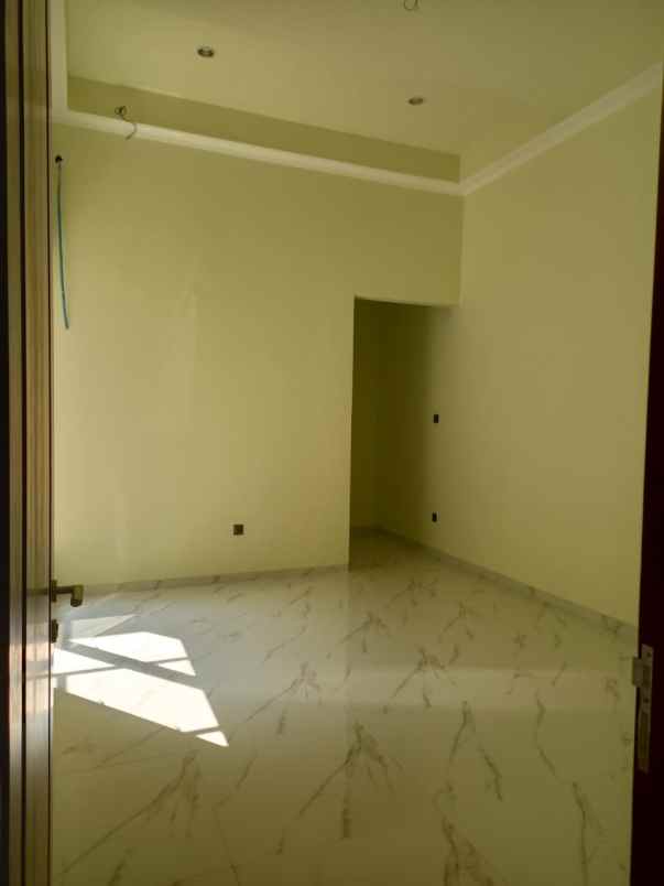 dijual rumah raya greenwood golf araya