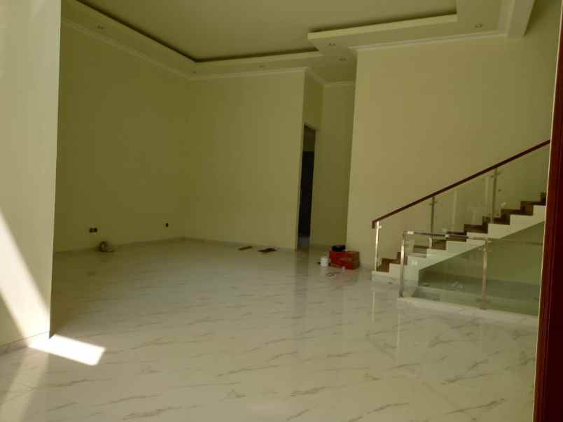 dijual rumah raya greenwood golf araya