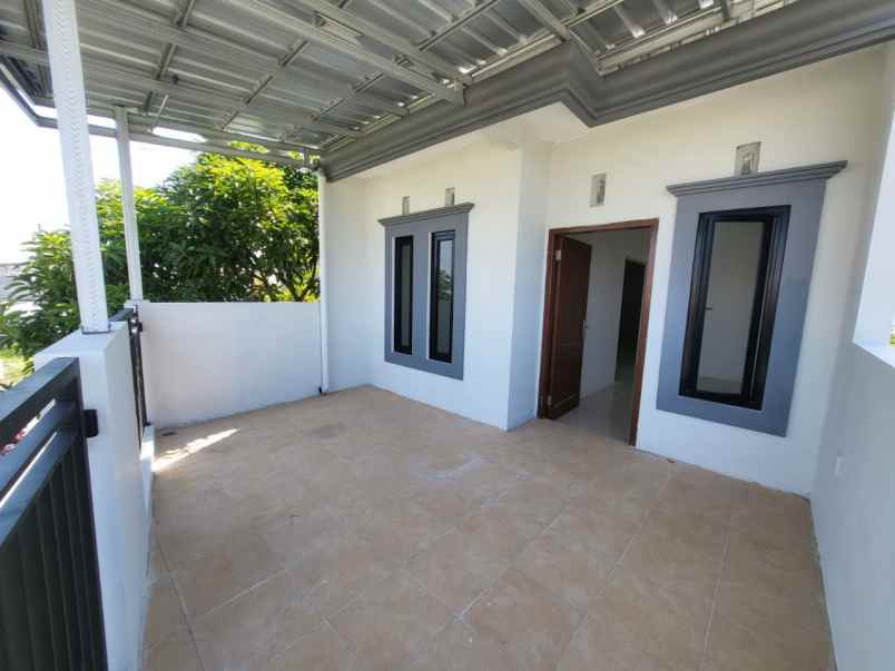 dijual rumah raya medokan