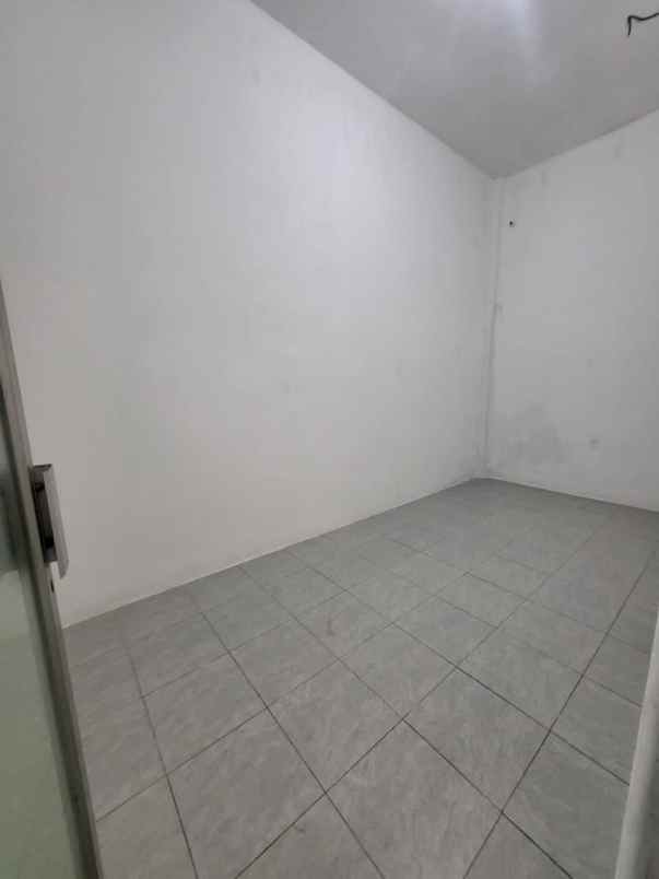 dijual rumah raya medokan