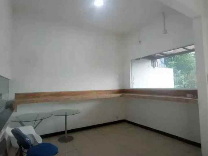 dijual rumah raya pucang anom