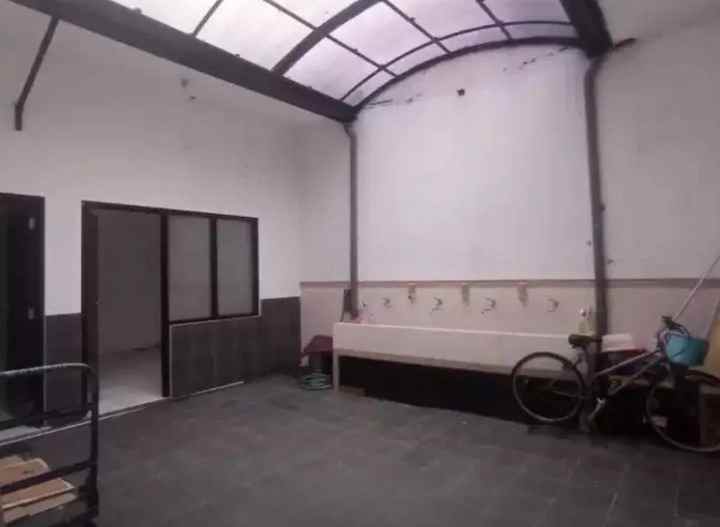 dijual rumah raya pucang anom