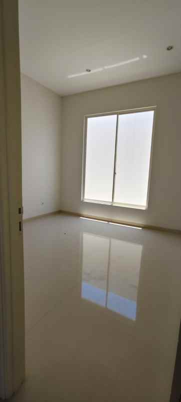 dijual rumah regency 21