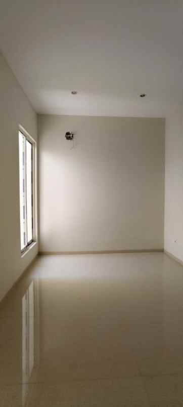 dijual rumah regency 21