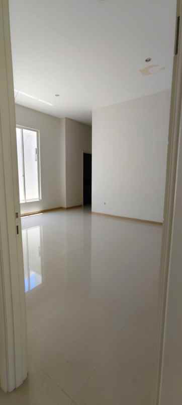 dijual rumah regency 21