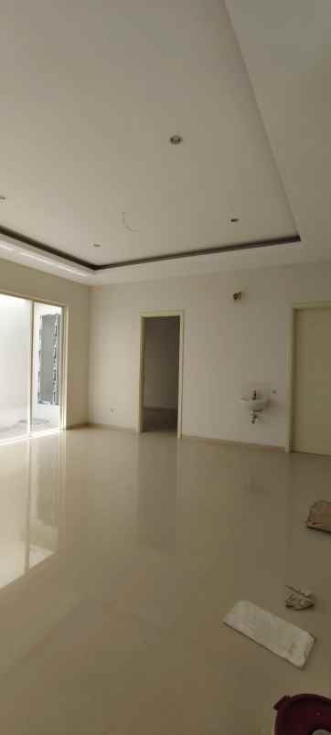 dijual rumah regency 21