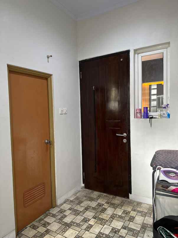 dijual rumah regensi melati mas