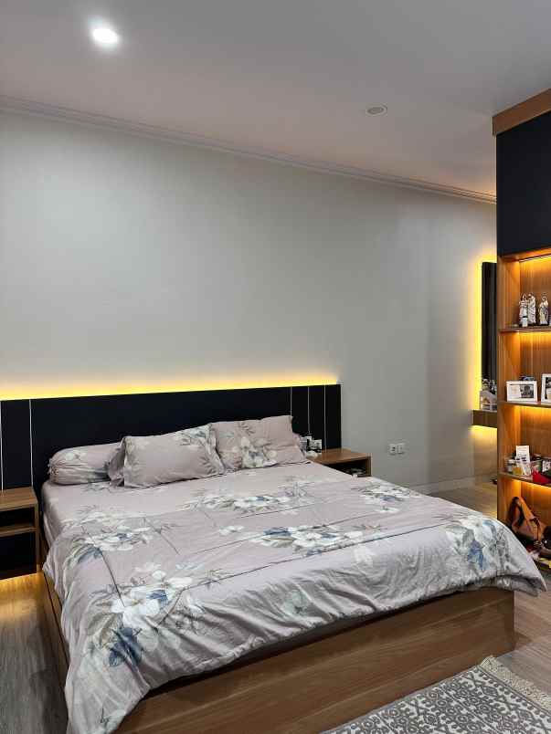 dijual rumah regensi melati mas