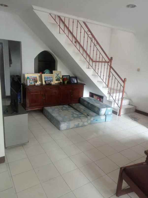 dijual rumah rempoa ciputat