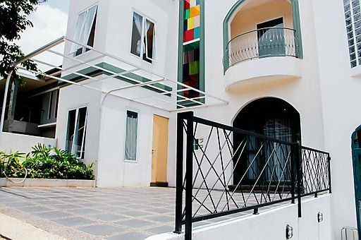 dijual rumah resor dago pakar