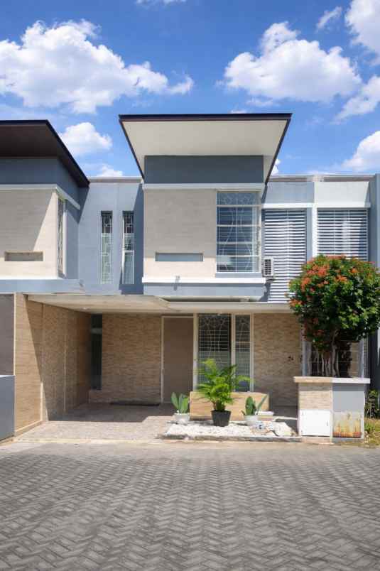 dijual rumah royal park residence