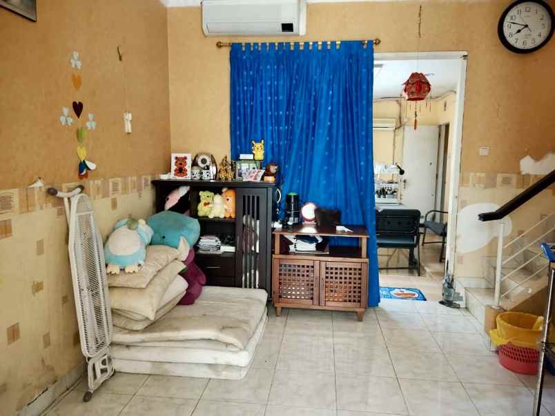 dijual rumah royal residence