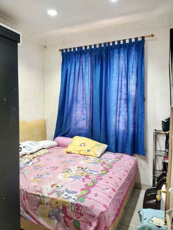 dijual rumah royal residence