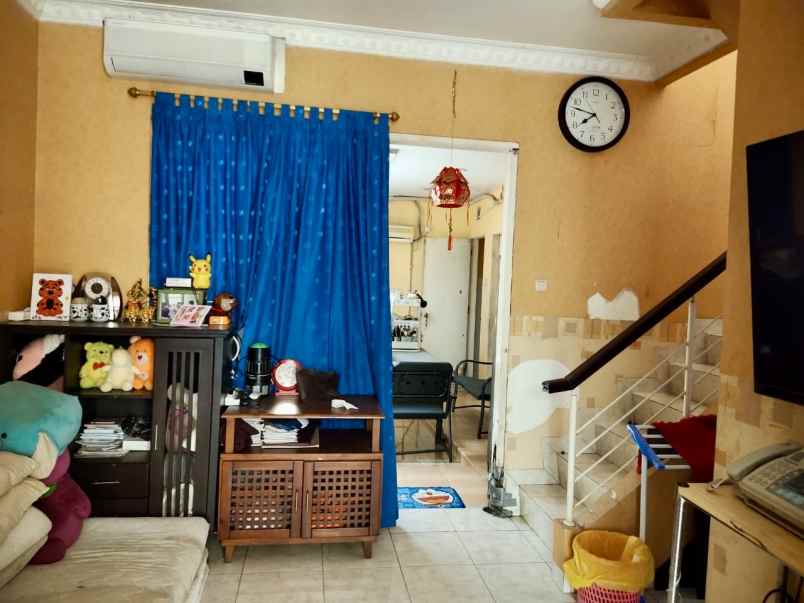 dijual rumah royal residence